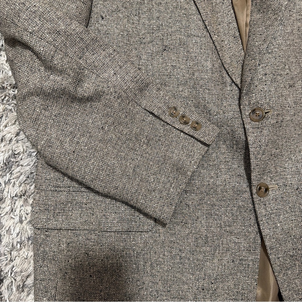 Elegant Men's Brown Blazer - Picture 2 of 8